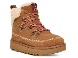Ugg: Classic Alpine Lace Up in Chestnut